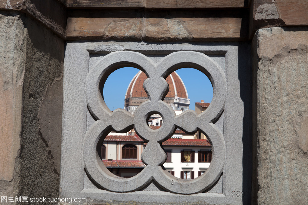 佛羅倫薩的窗飾畫(huà)廊 從烏菲茲陽(yáng)臺(tái)窺見(jiàn)藝術(shù)與光影